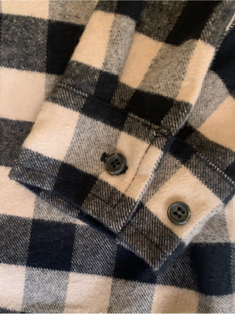 Casual Plaid Button-Down Shirt - Black & Cream